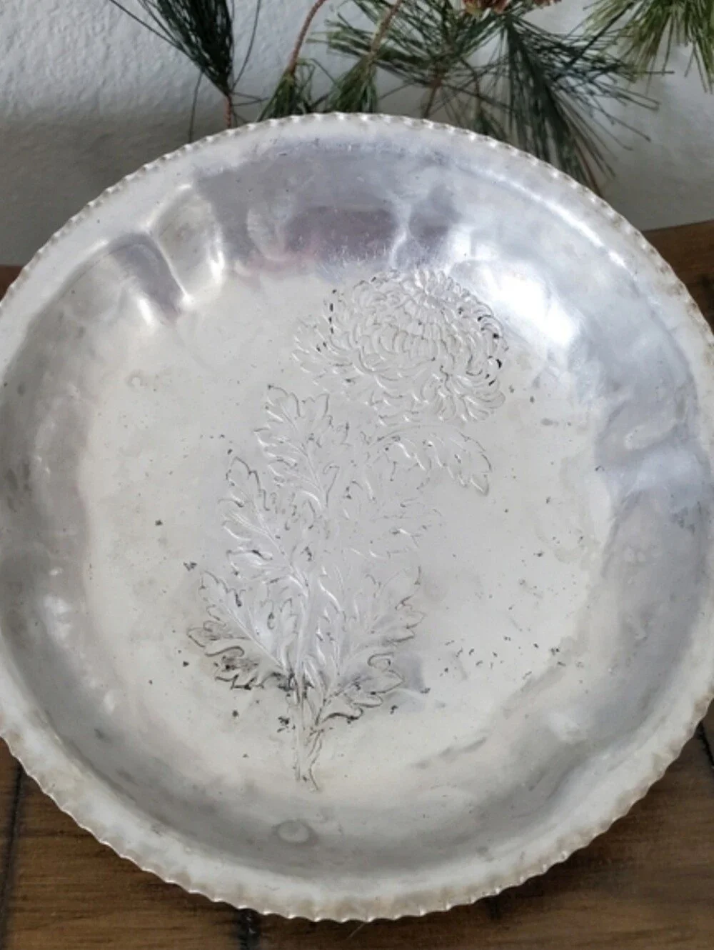 Set Of 2 Aluminum Mum Silent Butler Tray & Hammered Berry Tray Basket